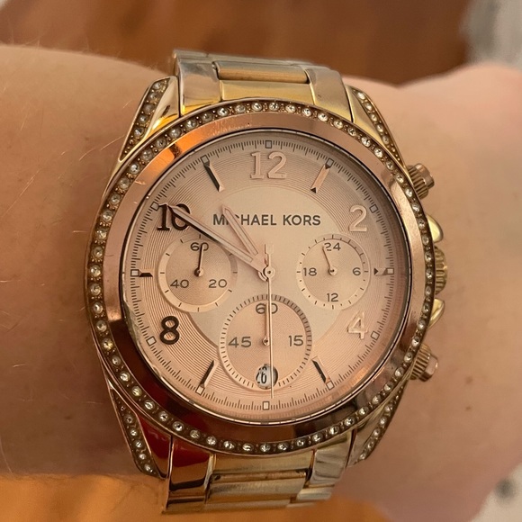 Michael Kors rose gold watch - Picture 3 of 6